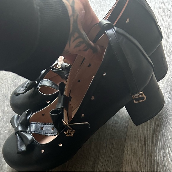 Women's Mary Jane shoes with small heel and bow in front black leather shoe - Picture 2 of 3